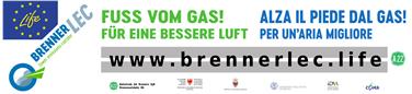 Geringere Geschwindigkeit, bessere Luftqualität: Die Plakate der Landesumweltagentur machen auf das Projekt "BrennerLEC" aufmerksam. Foto: BrennerLEC