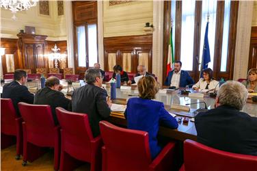 Kompatscher trifft Innenminister Salvini: Binnenmigration vermeiden. Foto: LPA