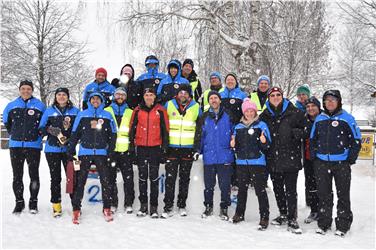 Mitarbeiterinnen und Mitarbeiter der Agentur für Bevölkerungsschutz nach dem Langlaufrennen am Freitag,1 Februar, in Reischach. Foto: LPA/Nicola Marangoni