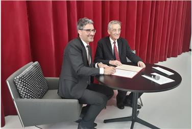 LH Kompatscher und Rektor Märk haben heute im NOI Techpark ein Abkommen unterzeichnet, das Rechtsstudierenden der Uni Innsbruck Praktika in der Landesverwaltung ermöglicht - Foto: LPA/mb