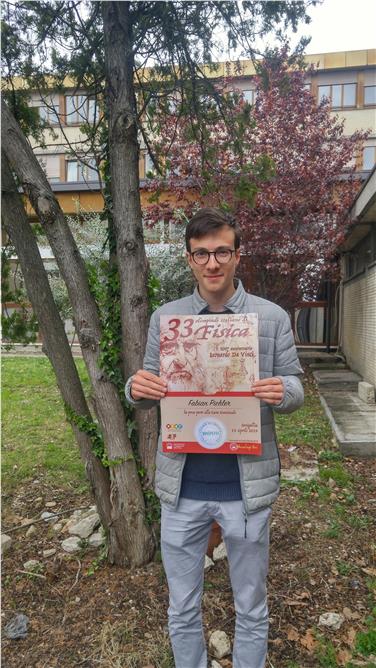 Fabian Pichler vom Realgymnasium Bozen hat bei der staatlichen Physik-Olympiade in Senigallia eine Bronzemedaille erobert - Foto: LPA/Matthias Ratering