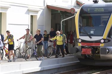 Auch in diesem Jahr wird für die Vinschger Bahnlinie ein eigener Fahrradtransport eingerichtet - Foto: LPA/STA