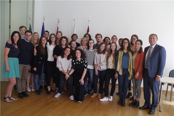 Die diesjährige Alpeuregio Summer School hat vor einem politisch interessanten Hintergrund nach der Wahl zum Europaparlament stattgefunden, im Bild die Absolventen der diesjäührigen neunten AUflage - Foto: LPA