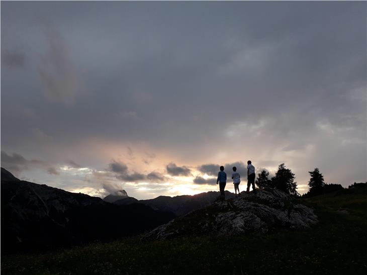 Alpen und Abendstimmung: Ein besonderes Erlebnis für die Jugendlichen. Foto: LPA/Naturparkhaus Drei Zinnen