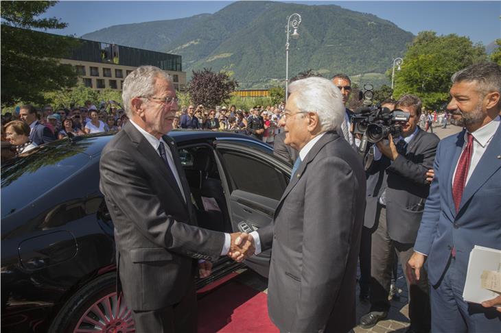 Zum zweiten Mal gemeinsam in Südtirol: Die Staatspräsidenten Mattarella und Van der Bellen gedenken morgen auf Schloss Tirol der 100 Jahre St.-Germain und der 50 Jahre Paketabschluss. (Foto: LPA/Oskar Verant)