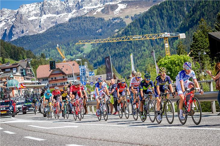 Die Etappe des Giro d'Italia, die morgen (Donnerstag, 22. Oktober) durch das Ultental über die Vinschgauer Staatsstraße bis zum Stilfserjoch führt, bringt Straßensperren und Ausfälle von Bussen mit sich. (Foto: cc-by-2.0)