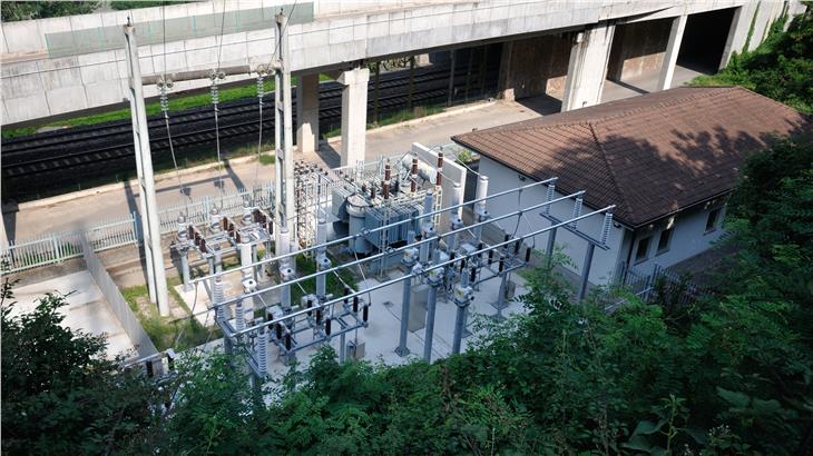 Zahlreiche Maßnahmen zur Aufwertung der Umwelt können mit den Umweltgeldern des Kraftwerks Waidbruck (im Bild) durchgeführt werden. (Foto: Alperia)