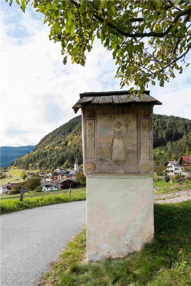 In Südtirol finden sich zahlreiche Bildstöcke. Die religiösen Kleindenkmäler dokumentieren Volksfrömmigkeit. Im Bild ein Bildstöckl in Tisens (Foto: Hofburg Brixen, Andrea Terza)