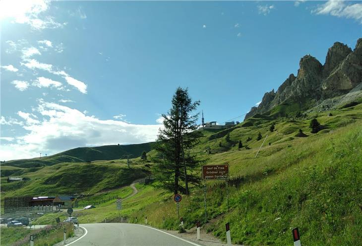 Ein gemeinsames nachhaltiges Mobilitätsmanagement für die Dolomitenpässe soll für mehr Lebensqualität, Umweltschutz und ein besonderes Naturerlebnis sorgen. (Foto: LPA/Angelika Schrott)