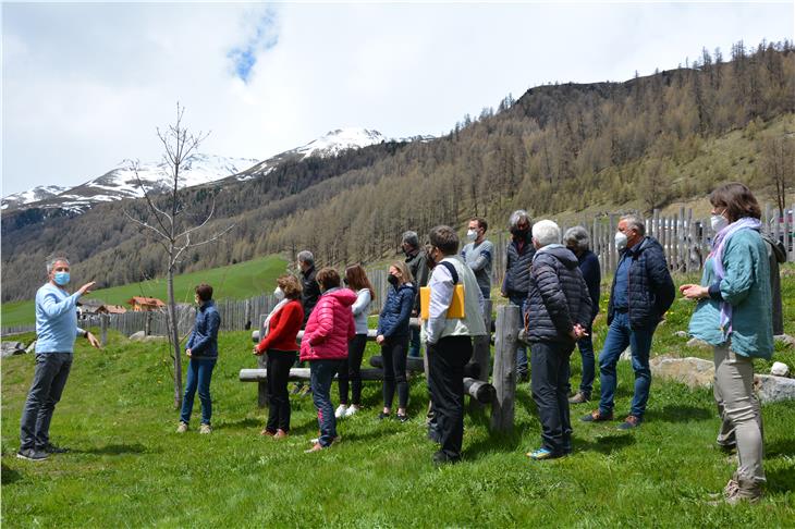 Wolfgang Thöni begleitete die heutige (22. Mai) Erlebniswanderung im Langtauferer Tal. (Foto: LPA/Marcella Morandini)