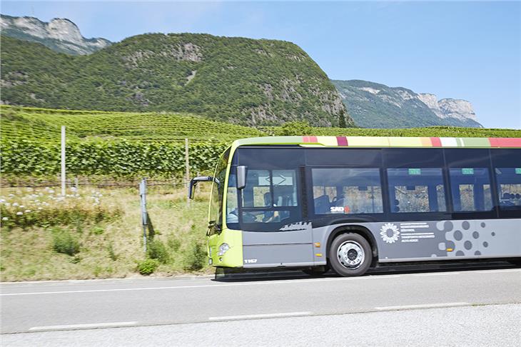 Entlang der Metrobus-Route im Überetsch werden in diesen Tagen die neuen Ampelsysteme getestet. (Foto: LPA)