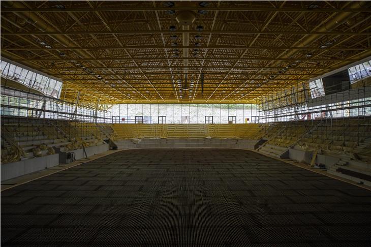 Das im Bau befindliche neue Eisstadion in Bruneck (Foto: LPA/Sorvillo)