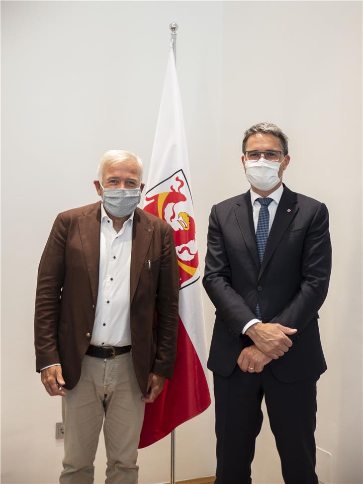 Landeshauptmann Arno Kompatscher mit dem neuen UVS-Präsidenten Oberrauch (Foto: LPA/Igor Cocca)