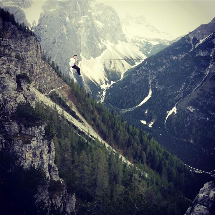 Gefahr für die Luftfahrt: Slacklines in großer Höhe sind zu melden, auch wenn sie nur kurzfristig aufgehängt werden. (Foto: Moritz Happacher)