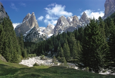 Wie eine nachhaltige Tourismusstrategie für das Dolomiten UNESCO Welterbegebiet (im Bild das Tschamintal) aussehen soll, ist Gegenstand der Diskussion.