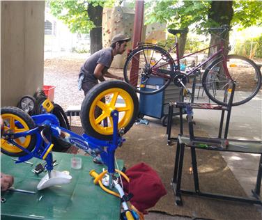 Wer sein Fahrrad wieder in Schuss bringen will, kann sich an den mobilen Radreparaturservice der Landesumweltagentur wenden. Foto: Landesagentur für Umwelt