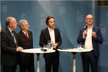 Vademecum per l'integrazione: Tappeiner, Achammer, Ebner e Tiefenthaler (Foto USP/Ingo Dejaco)