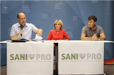 I promotori pubblici dell'operazione: (da sinistra) Matzneller, Deeg e Patscheider. Foto: USP/Hannes Wisthaler