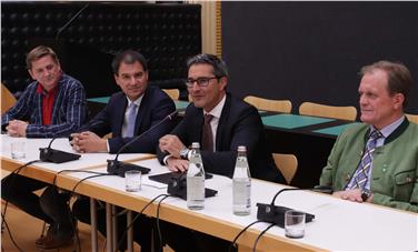 Incontro fra Arno Kompatscher e la delegazione dalla Stiria guidata dal vicepresidente Schickhofer (Foto USP/Barbara Franzelin