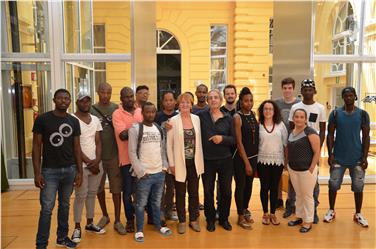 Consegnati dall'assessora Stocker gli attestati relativi alle competenze elaborati in base al progetti pilota hamet2F dalla Cooperativa sociale AKRAT Foto: USP-Anne Savio