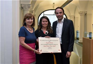Beate Palfrader, l'artista Ingrid Hora e Philipp Achammer © Land Tirol/Brandhuber