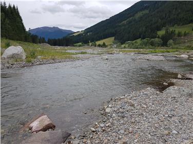 Nell’ambito delle misure di compensazione ambientale della società idroelettrica Alperia il torrente Talvera nel tratto all’altezza di Riobianco in val Sarentino viene ampliato Foto: USP/Bacini montani