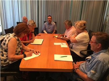 L'assessore Tommasini durante l'incontro con i rappresentanti dei sindacati e il vice presidente Ipes Primo Schönsberg. Foto: USP/Zenatti