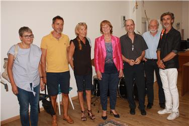 L'assessora Martha Stocker con i dirigenti e gli operatori dell'Associazione Hands Onlus Foto: USP/FG
