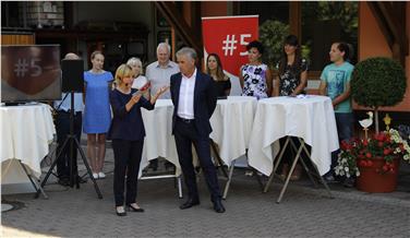 L'assessora Deeg nel corso della presentazione del suo bilancio d'attività presso la ditta Grass di Varna Foto: USP/CK