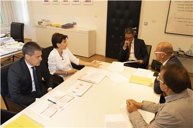 I vertici di Garfidi incontrano il presidente. Da sinistra il direttore Christoph Rainer, la presidente Barbara Jäger, il presidente Kompatscher e il vice presidente di Garfidi Claudio Corrarati. Foto: USP/sf