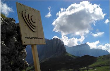 Nell’ambito di #dolomitesvives dal 23 luglio al 31 agosto sarà consentito un accesso limitato del traffico veicolare al passo Sella