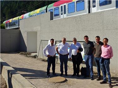L'assessore alla mobilità, Florian Mussner, nel corso del sopralluogo alla stazione di Calstaldarne  Foto: STA/Valle