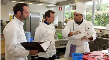 Concorso pubblico per l'assunzione di un aiuto cuoco al City College di Bolzano (Foto USP)