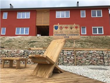 L'ingresso del nuovo studentato di Camerino finanziato da Alto Adige, Trentino e Tirolo (Foto Provincia di Trento)