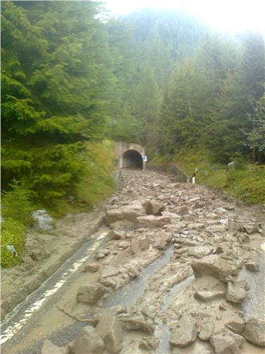 La frana che ha provocato la chiusura della strada di Passo Stalle (Foto USP)