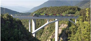 Rendering del ponte ferroviario per la bretella della val di Riga Foto Usp