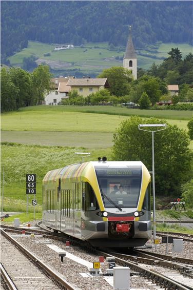Accordo con il Ministero dei trasporti per il finanziamento all'acquisto di uno dei nuovi treni che circoleranno in Val Venosta (Foto USP)