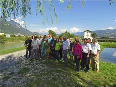 Nell'ambito del progetto Spatium Etsch-Adige finanziato da programma FESR, con escursione organizzata da Agenzia protezione civile spiegati utilizzi fiume Adige e misure a protezione da alluvioni ed ecologiche nella gestione fluviale - Foto: USP