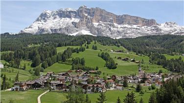 Legge territorio e paesaggio: la Giunta ha fissato i criteri e indicato i comuni e le frazioni dove riservare il 100% delle nuove abitazioni ai residenti. Tra questi il comune di Badia