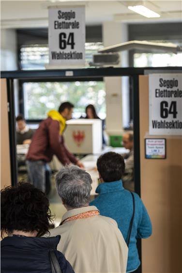 Oggi hanno votato complessivamente 282.920 persone pari al 73,9% Foto: USP/Ivo Corrà