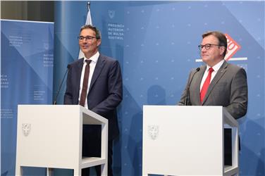 Il presidente Kompatscher ha commentato il voto affiancato da Platter Foto Usp Rc