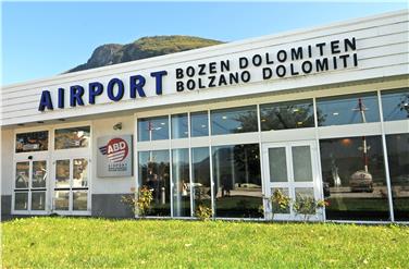 Secondo l'assessore Mussner sono "prive di senso" le polemiche attorno alla vendita delle quote di ABD, società che gestisce l'aeroporto di Bolzano (Foto USP)