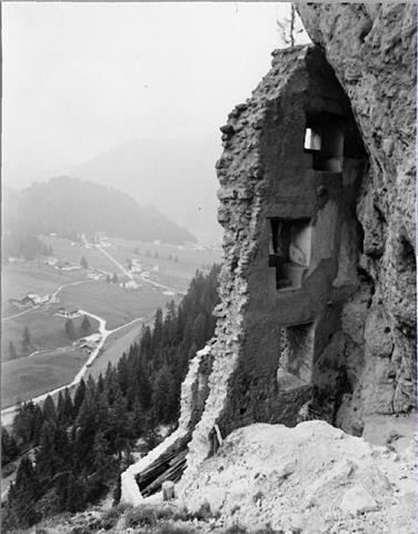Le rovine di Castel di Valle, di proprietà provinciale, all’imbocco di Vallunga in val Gardena, saranno sottoposte a manutenzione - Foto: USP/Beni culturali