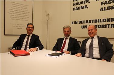 Progetto pilota per la videosorveglianza: Arno Kompatscther, Arnold Schuler e il presidente della Comunità comprensoriale Edmund Lanziner (Foto USP)