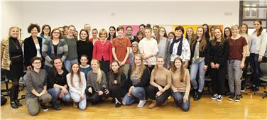 Incontro dell'assessora Deeg con le studentesse della scuola "Hannah Arendt" Foto: USP/ck