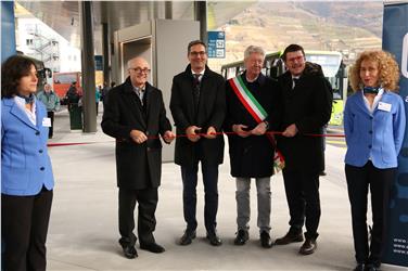 Cerimonia di inaugurazione della nuova autostazione di Bolzano (da sinistra): Bernhard Holzer (decano), Arno Kompatscher (presidente), Renzo Caramaschi (sindaco) e Martin Ausserdorfer (presidente della STA) - Foto: USP/rc