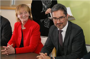 L'assessora Martha Stocker ed il presidente Arno Kompatscher nel corso dell'incontro con la stampa Foto: USP/Azienda sanitaria dell'Alto Adige