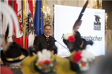 Il presidente Arno Kompatscher durante la cerimonia che ha dato il via alle celebrazioni per i 500 anni dalla morte di Massimiliano I d'Asburgo (Foto Land Tirol/Die Fotografen)