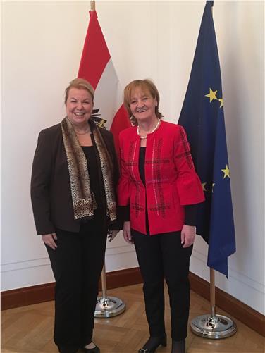 L'assessora Martha Stocker con la ministra austriaca, Beate Hartinger-Klein Foto: USP/Astrid Pichler