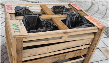 GreenEvent festival arte di strada "CircAllOra" 2018 con raccolta differenziata creativa. Foto: Agenzia ambiente e tutela clima